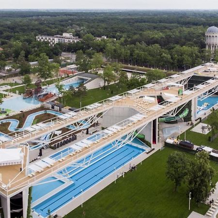City Life Apartment Debrecen Bagian luar foto