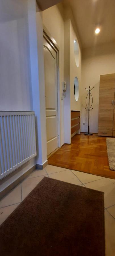City Life Apartment Debrecen Bagian luar foto