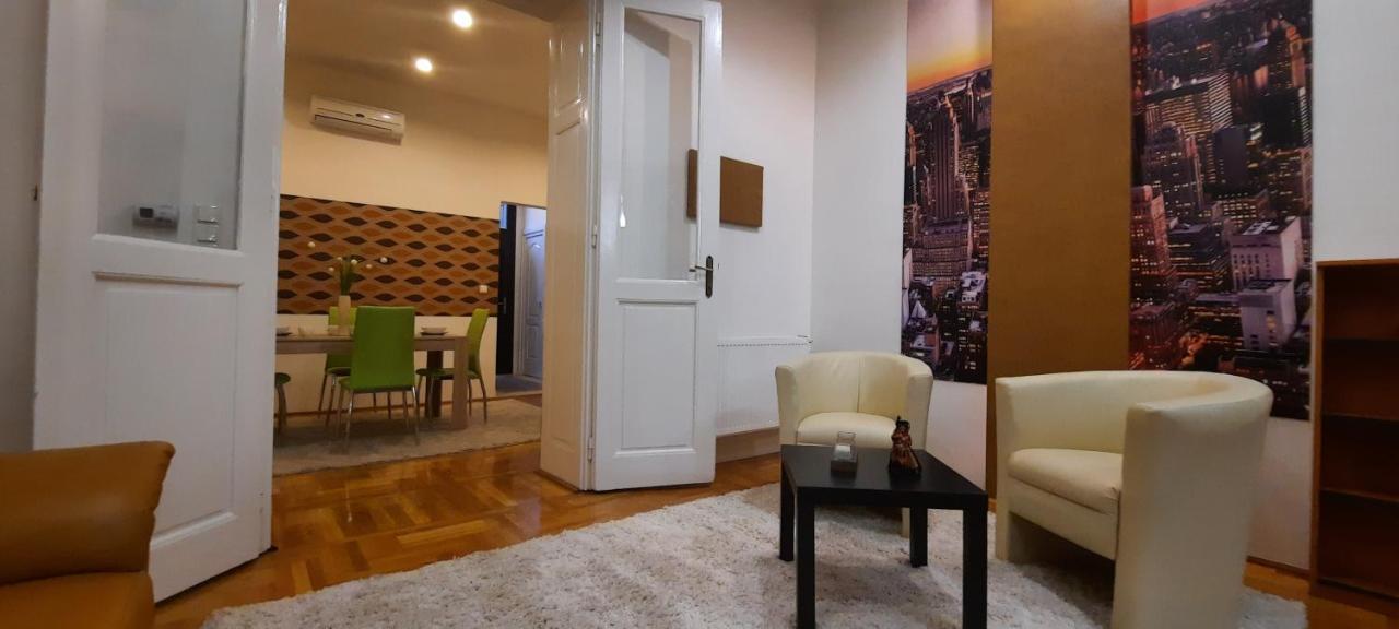 City Life Apartment Debrecen Bagian luar foto