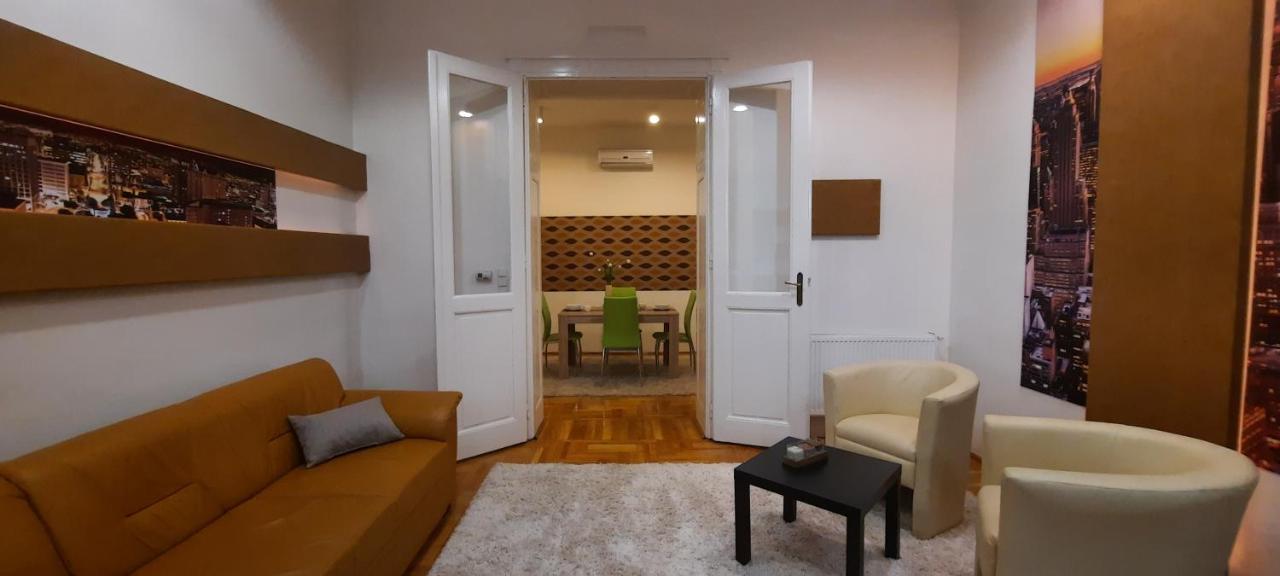 City Life Apartment Debrecen Bagian luar foto