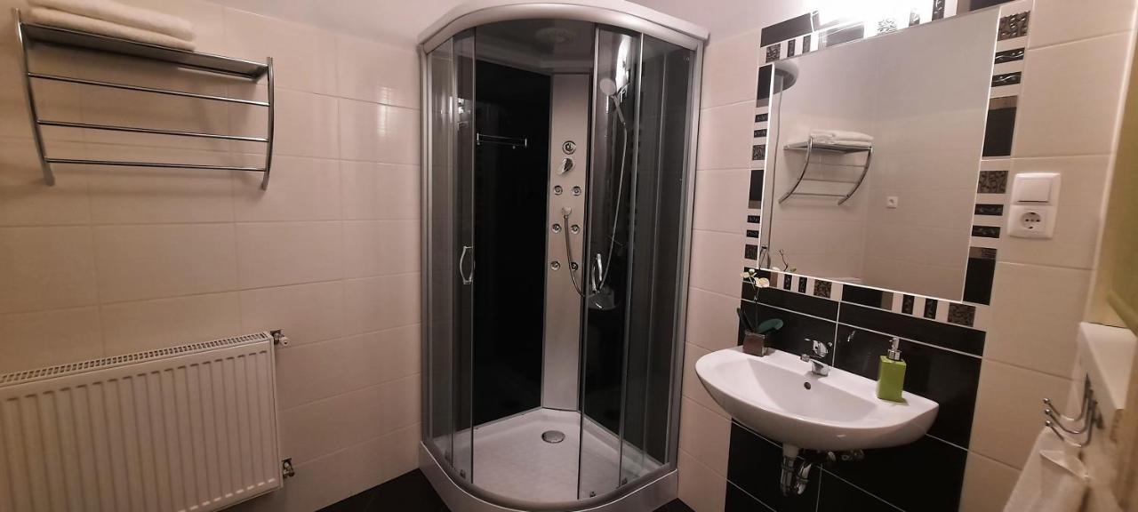 City Life Apartment Debrecen Bagian luar foto