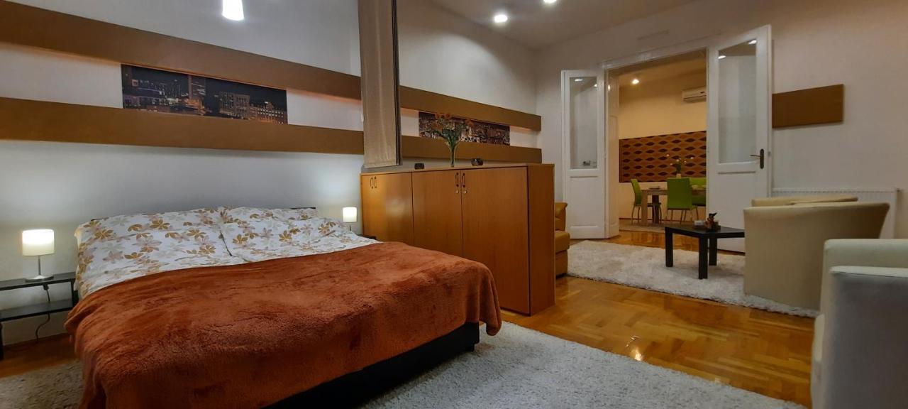 City Life Apartment Debrecen Bagian luar foto
