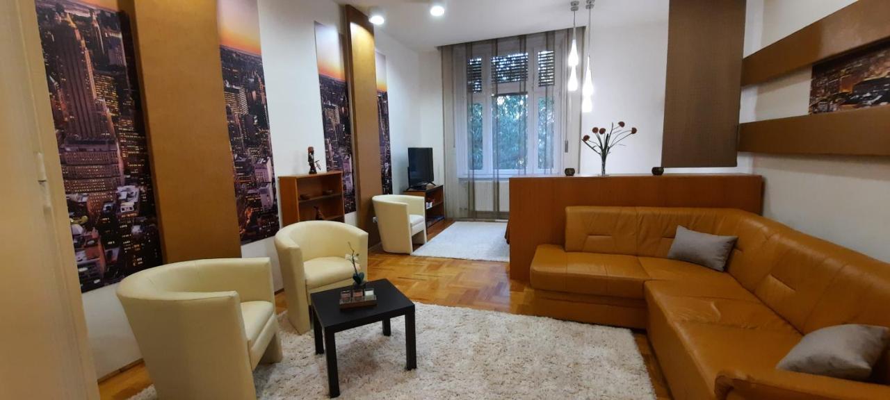 City Life Apartment Debrecen Bagian luar foto