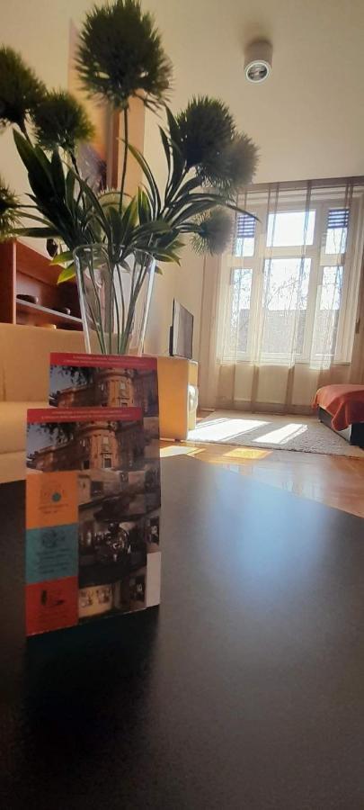 City Life Apartment Debrecen Bagian luar foto